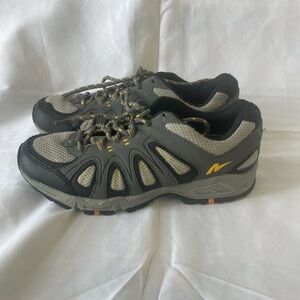 A Rock Men’s Hiking Shoe Size 7 Gray